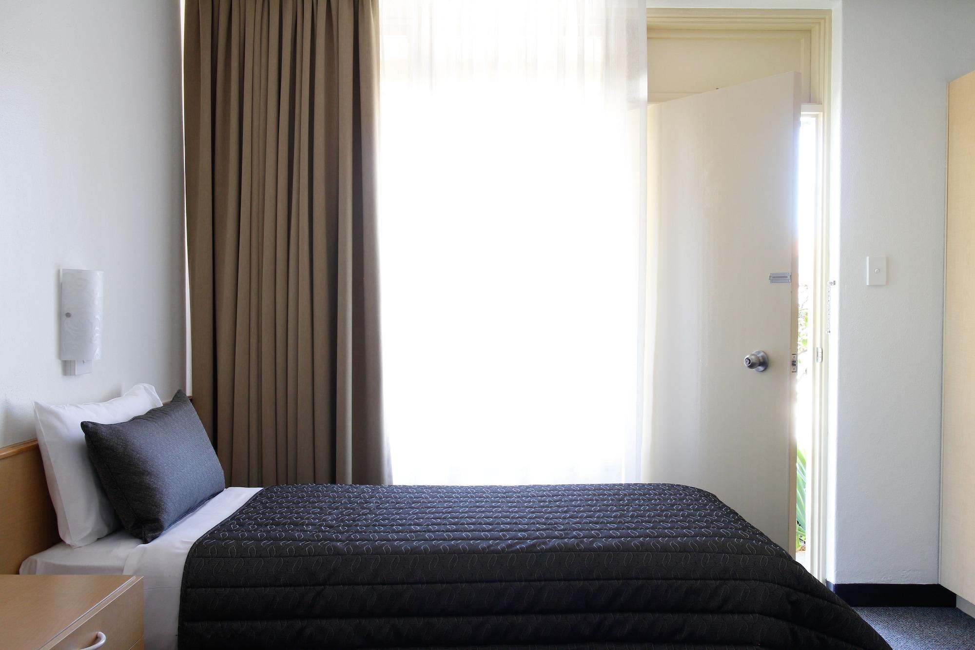 Mid City Motor Inn كوينبيان المظهر الخارجي الصورة