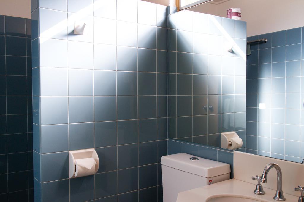 Mid City Motor Inn كوينبيان الغرفة الصورة